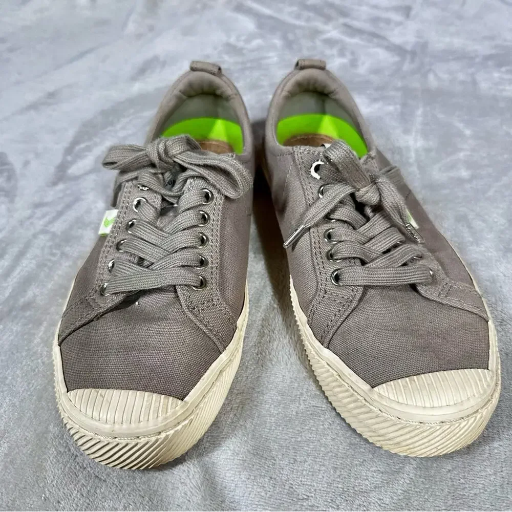 Cariuma OCA Low Canvas Sneakers Mystic Grey Men 8.5/Women's 10 Sustainable